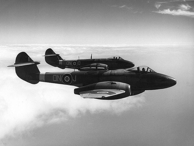 800px-Gloster_Meteor_III_ExCC.jpg